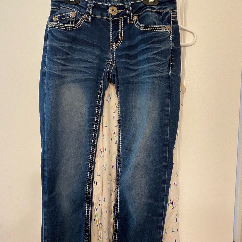 Hydraulic Blue Skinny Jeans with Classic Denim Color and Contrasting Stitching